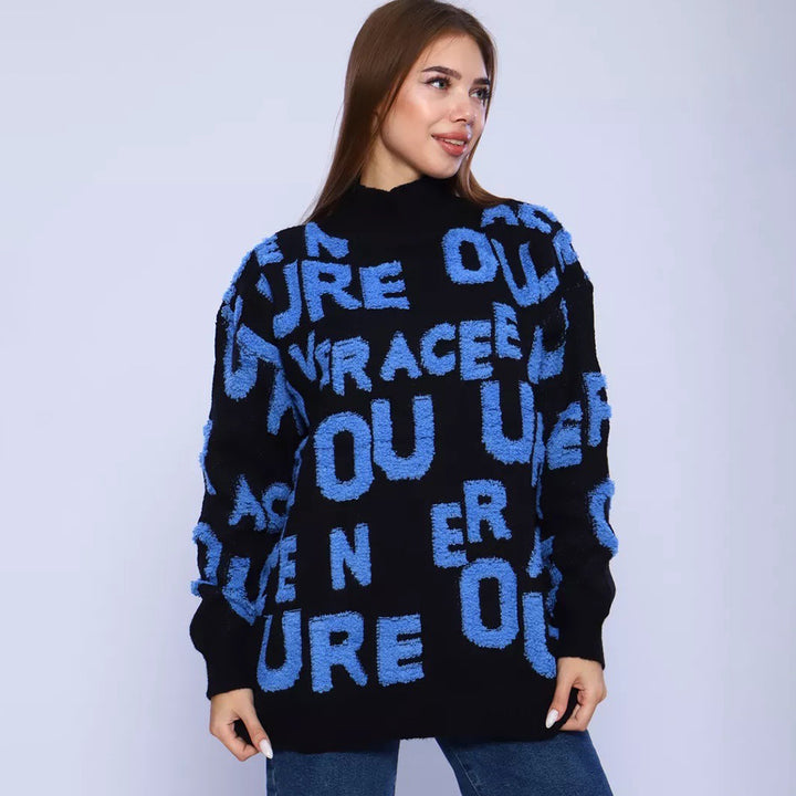 Kvinnors stiliga statementsweater med hög krage och oversized passform Mirla-Eva Jonsson