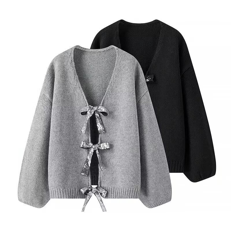 Kvinnors stiliga stickade kofta med glamorösa rosetter nedåt-Eva Jonsson