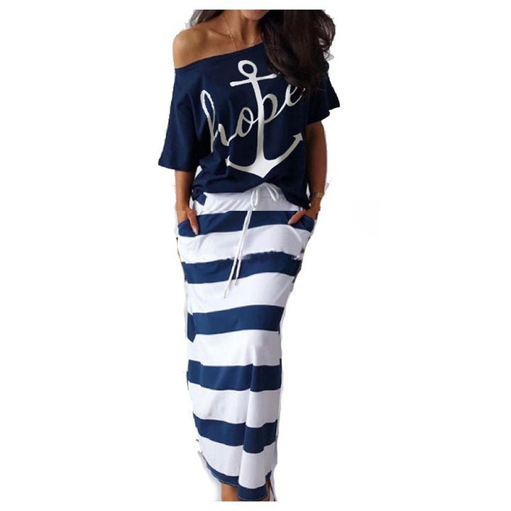 Kvinnors stiliga strandoutfit med off-shoulder topp och höftlång kjol Mirla-Eva Jonsson