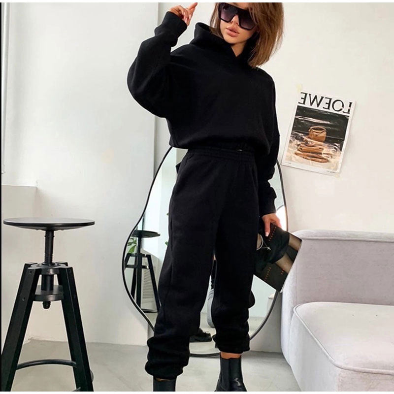 Kvinnors stiliga träningsoutfit med en mysig passform och praktiska fickor Mirla-Eva Jonsson