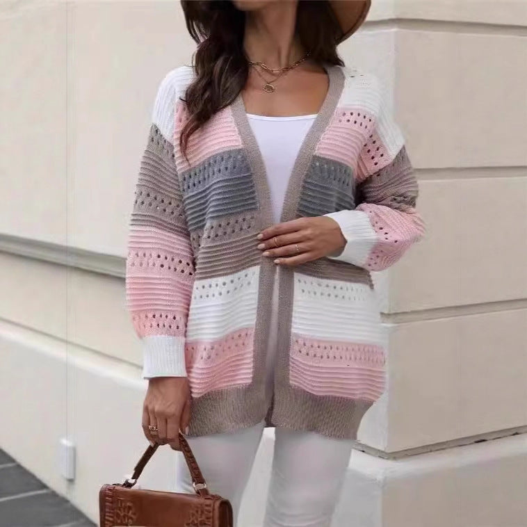 Kvinnors storstickad cardigan med unikt spetsmönster och färgblockdesign Mirla-Eva Jonsson