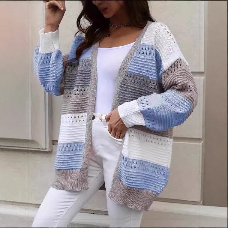 Kvinnors storstickad cardigan med unikt spetsmönster och färgblockdesign Mirla-Eva Jonsson