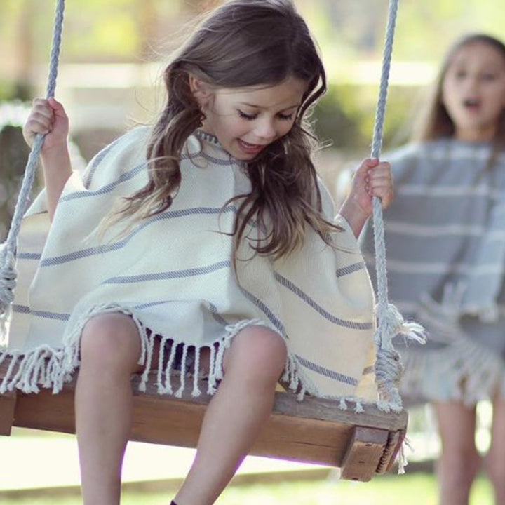 Kvinnors strand poncho med fransad nederkant och randig design-Eva Jonsson