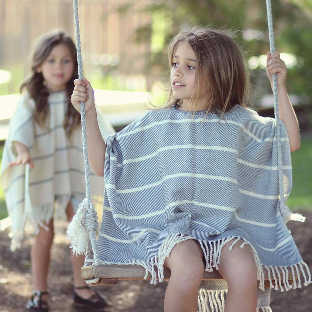 Kvinnors strand poncho med fransad nederkant och randig design-Eva Jonsson