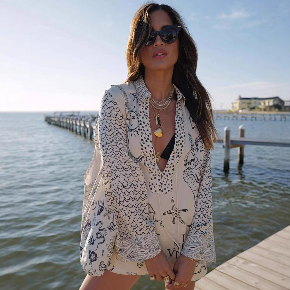 Kvinnors strandblus med maritim design och intrikata broderier Mirla-Eva Jonsson