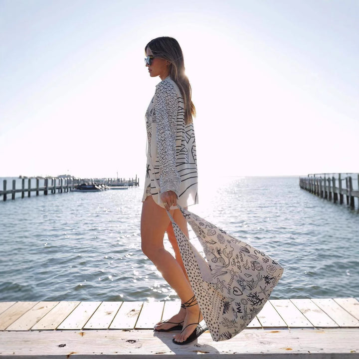 Kvinnors strandblus med maritim design och intrikata broderier Mirla-Eva Jonsson