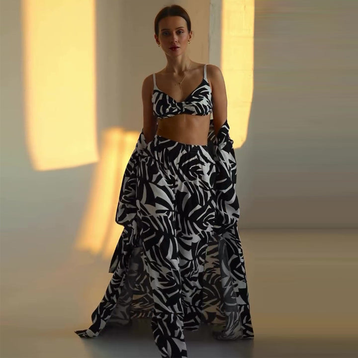 Kvinnors strandoutfit med trendigt blommönster Mirla-Eva Jonsson