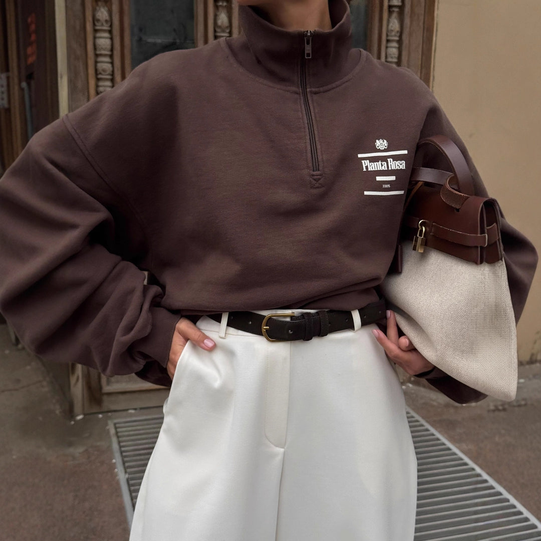 Kvinnors streetwear-tröja med hög krage och halvzip stängning Mirla-Eva Jonsson