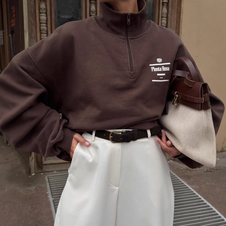 Kvinnors streetwear-tröja med hög krage och halvzip stängning Mirla-Eva Jonsson