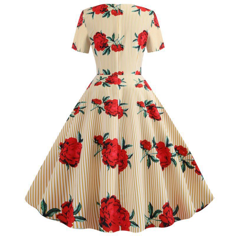 Kvinnors svängklänning med blommönster och elegant V-hals Mirla-Eva Jonsson