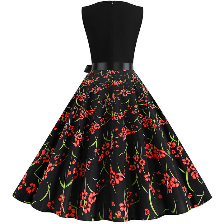 Kvinnors svängklänning med blommönster och elegant peplum Mirla-Eva Jonsson