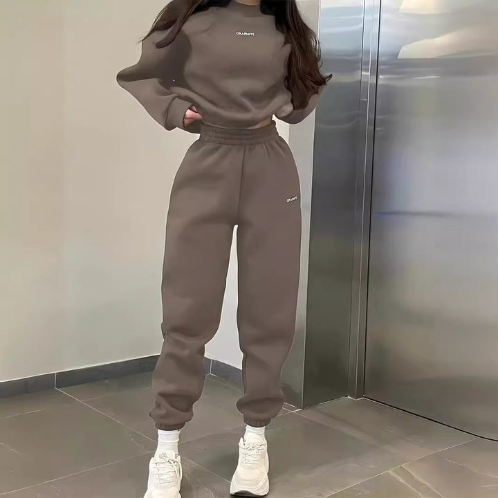 Kvinnors sweat suit med modern oversized passform och elastiskt midjeband Mirla-Eva Jonsson