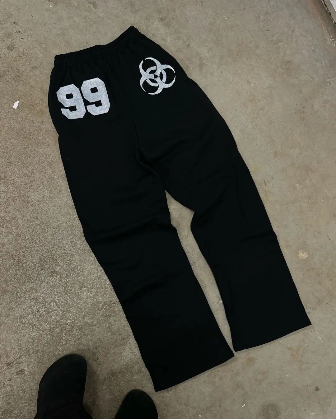 Kvinnors sweatpants med urban biohazard-design och bekväm passform Mirla-Eva Jonsson