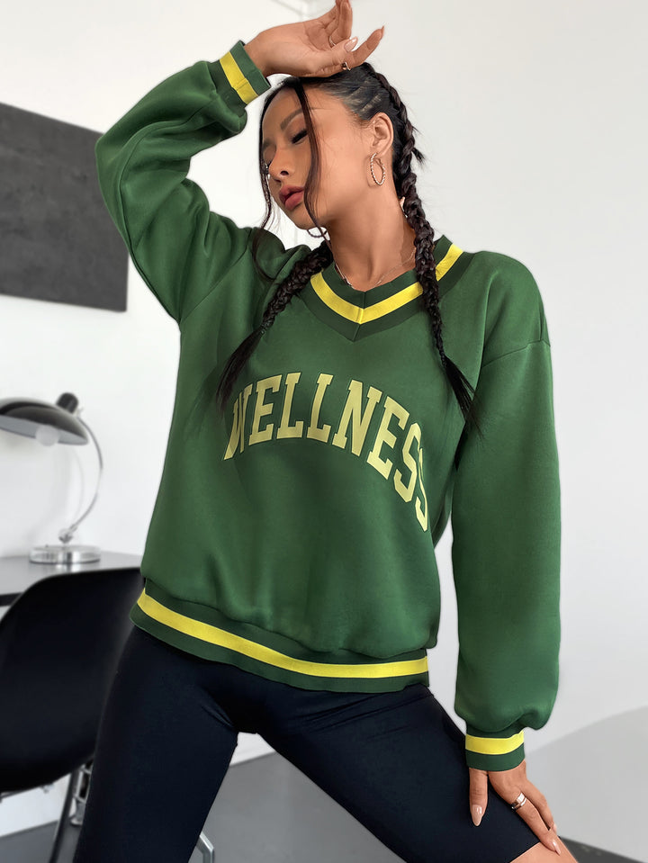 Kvinnors sweatshirt med V-hals och kreativ wellnesstryck Mirla-Eva Jonsson