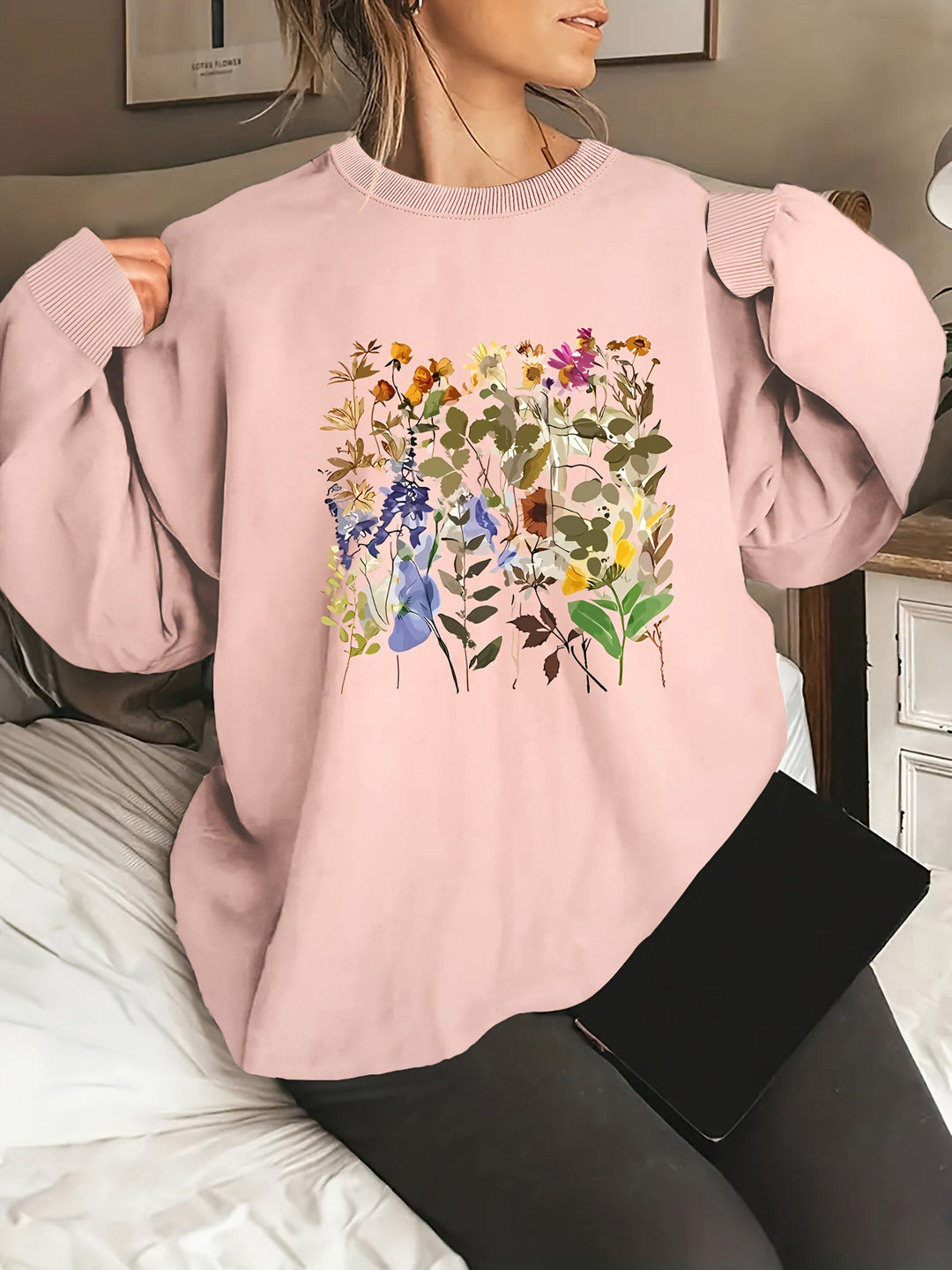 Kvinnors sweatshirt med blommönster och bekväm passform Mirla-Eva Jonsson