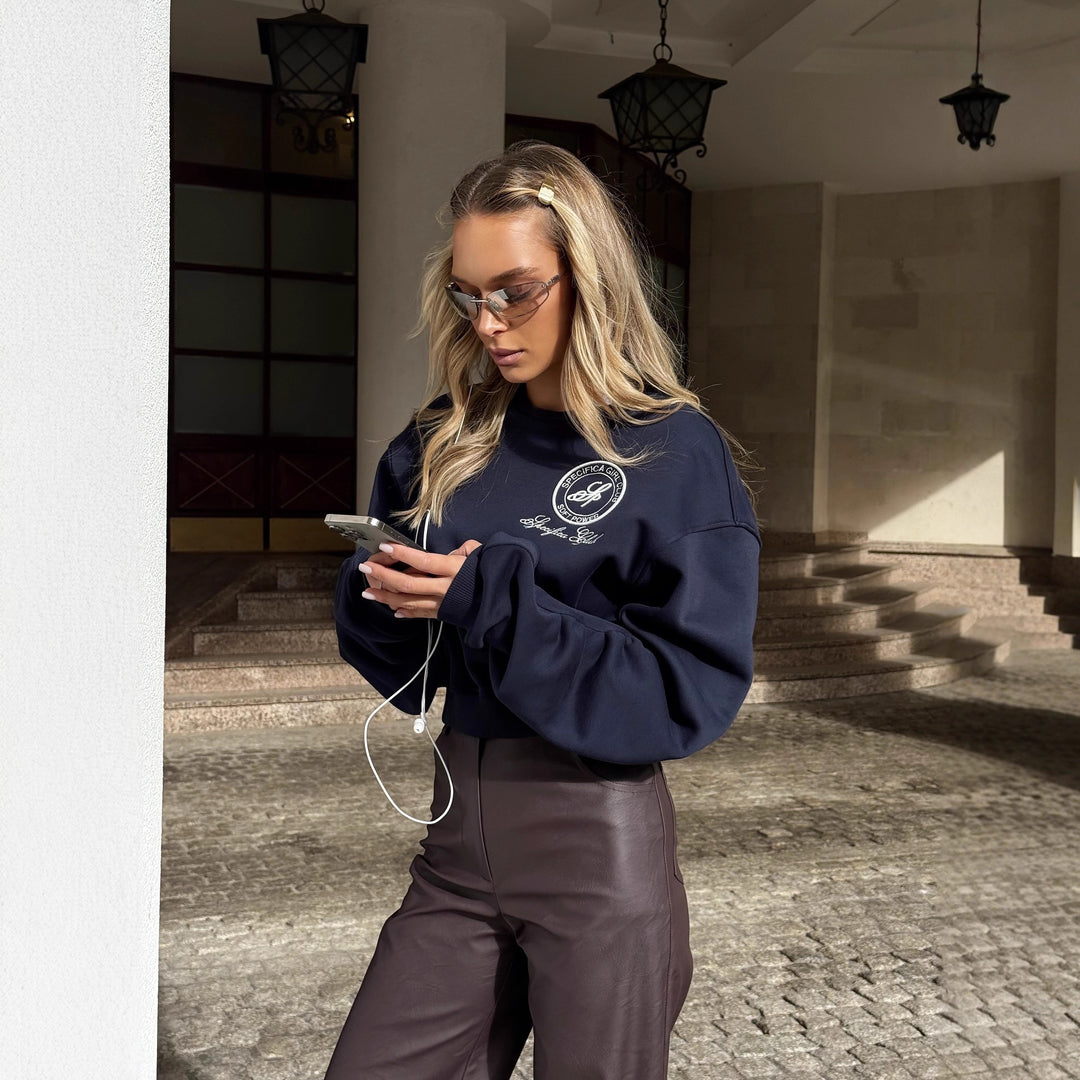 Kvinnors sweatshirt med eleganta puffärmar och högkvalitativ broderi Mirla-Eva Jonsson