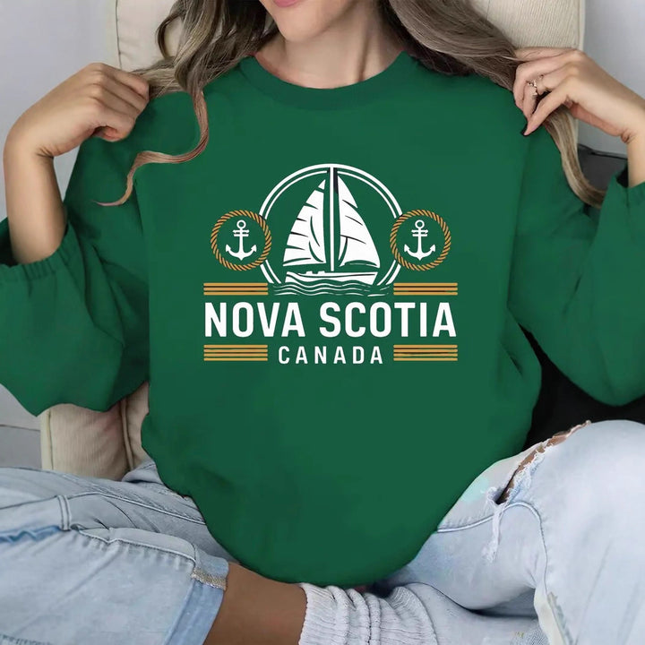 Kvinnors sweatshirt med ett maritimt segelmönster och diskret Mirla-tryck-Eva Jonsson