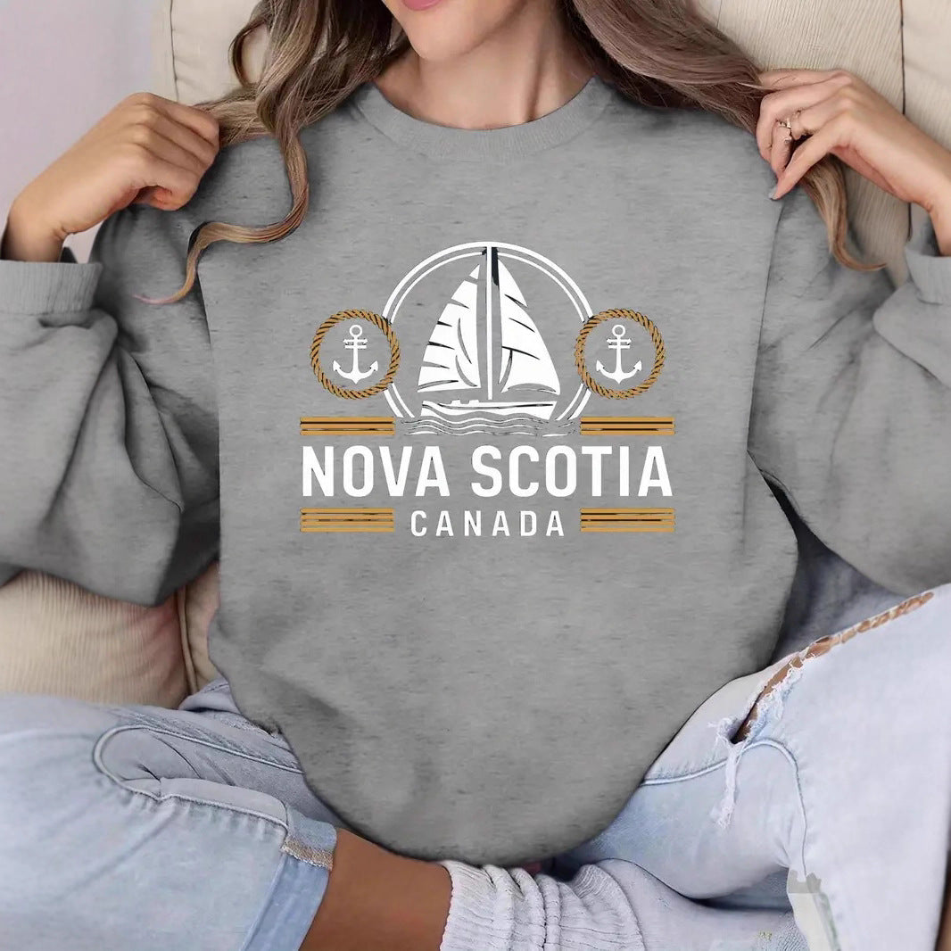 Kvinnors sweatshirt med ett maritimt segelmönster och diskret Mirla-tryck-Eva Jonsson