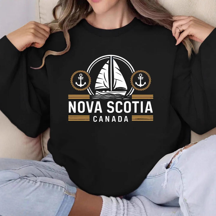 Kvinnors sweatshirt med ett maritimt segelmönster och diskret Mirla-tryck-Eva Jonsson