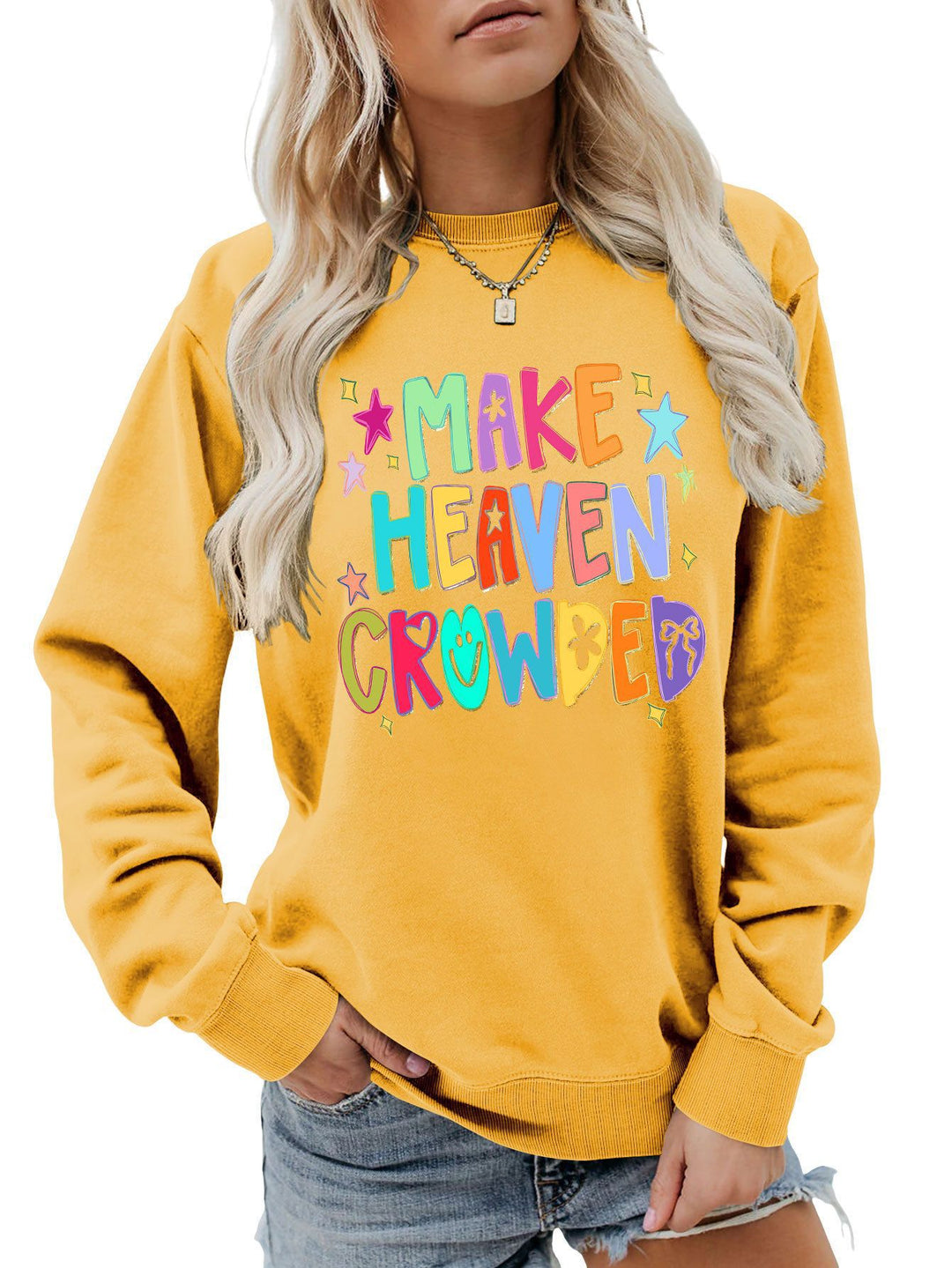 Kvinnors sweatshirt med färgglad design och lekfulla bokstäver Mirla-Eva Jonsson