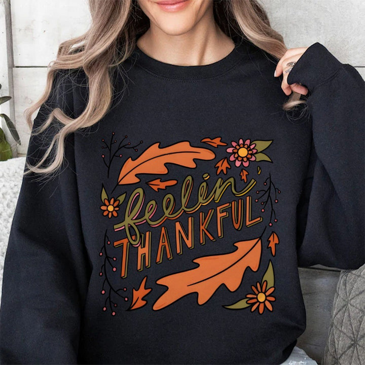 Kvinnors sweatshirt med färgglad höstmotiv och inspirerande text Mirla-Eva Jonsson