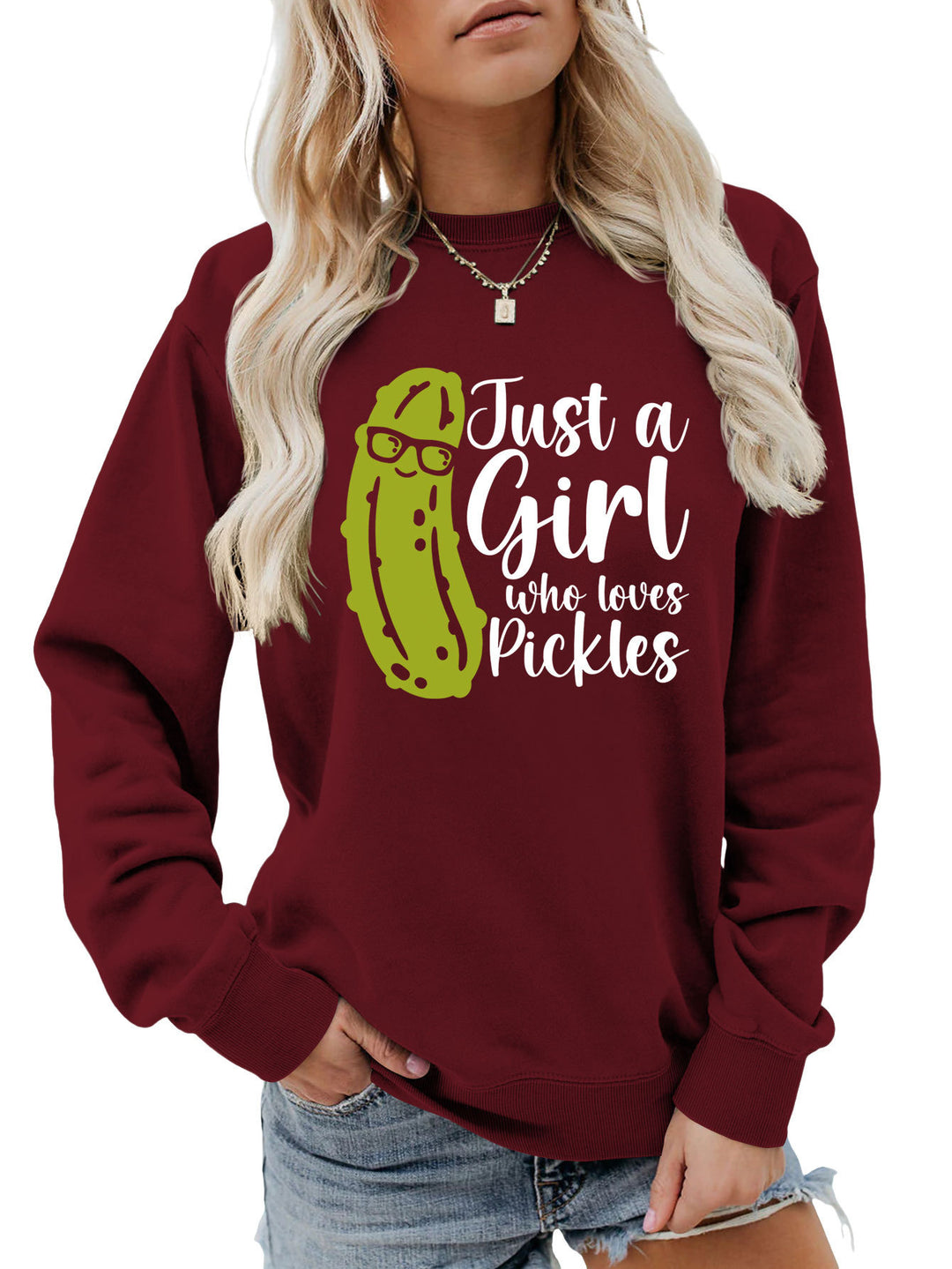 Kvinnors sweatshirt med humoristisk gurkmotiv och avslappnad passform Mirla-Eva Jonsson