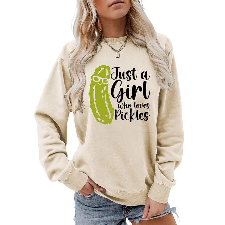 Kvinnors sweatshirt med humoristisk gurkmotiv och avslappnad passform Mirla-Eva Jonsson