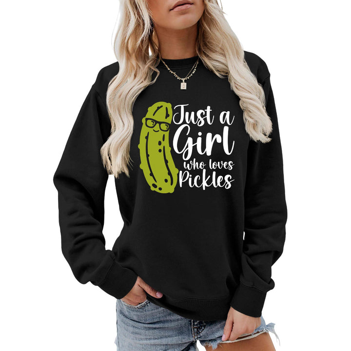 Kvinnors sweatshirt med humoristisk gurkmotiv och avslappnad passform Mirla-Eva Jonsson