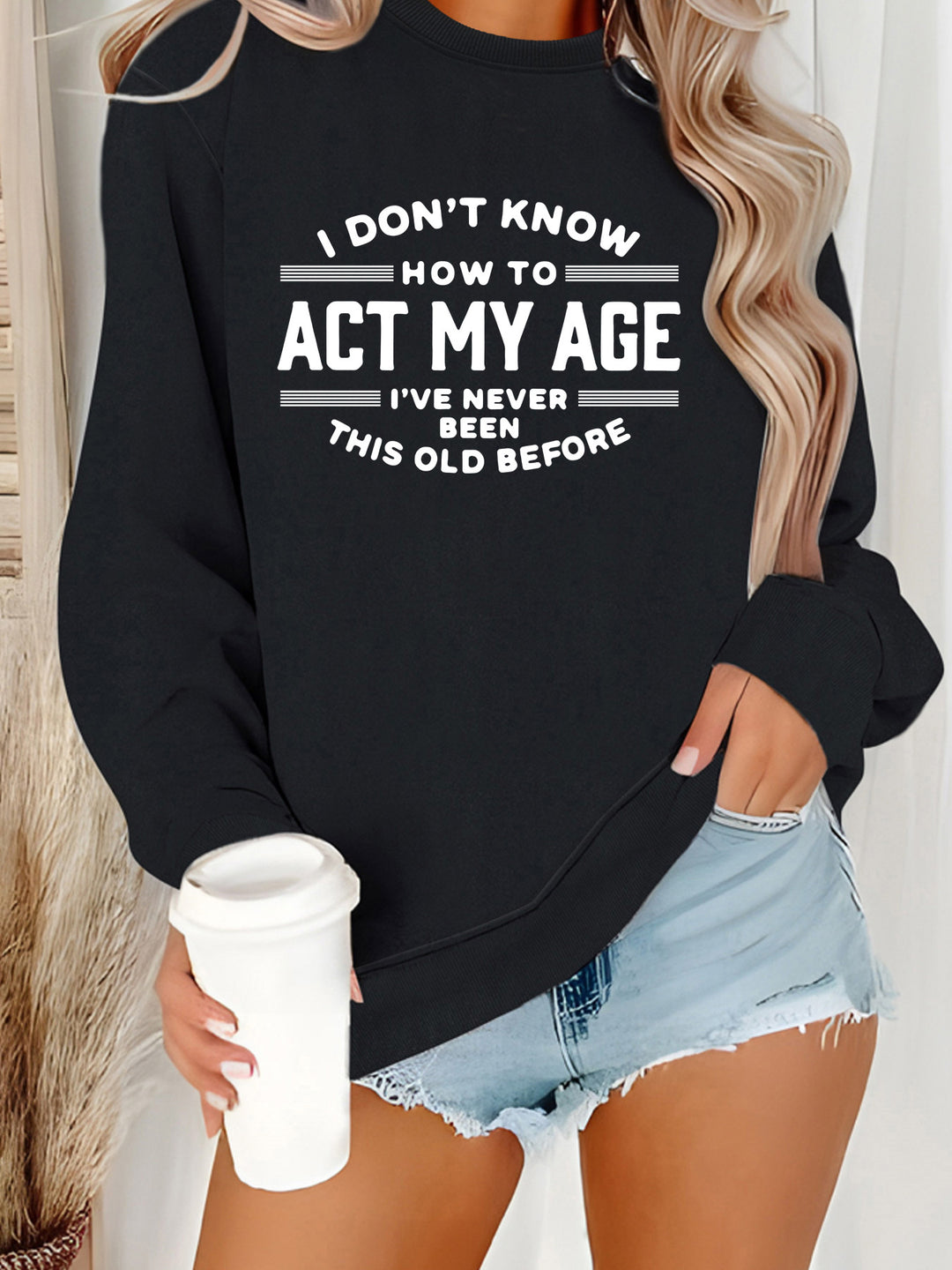 Kvinnors sweatshirt med humoristiskt tryck och avslappnad passform Mirla-Eva Jonsson
