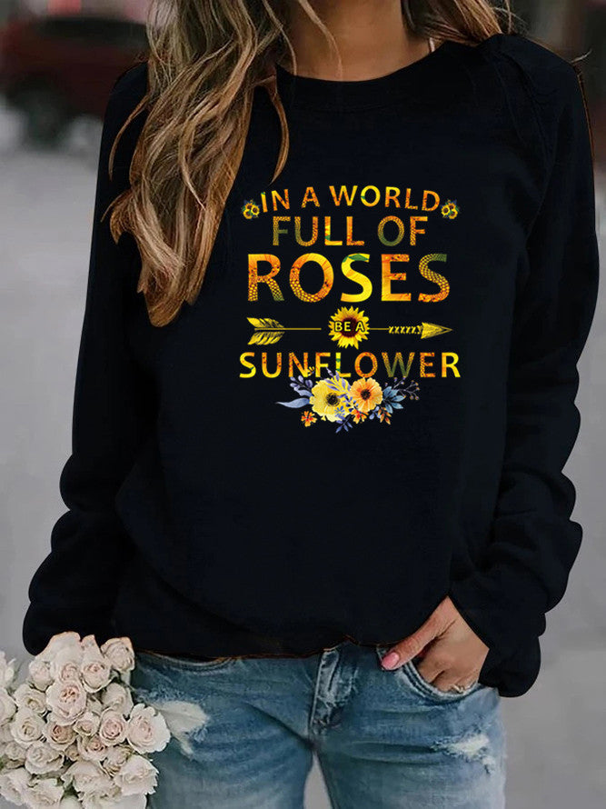 Kvinnors sweatshirt med inspirerande design och blommig dekorering Mirla-Eva Jonsson