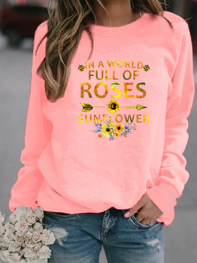 Kvinnors sweatshirt med inspirerande design och blommig dekorering Mirla-Eva Jonsson