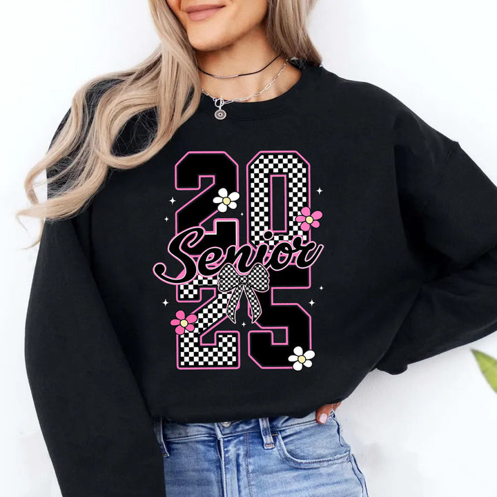 Kvinnors sweatshirt med inspirerande examensårdesign Mirla-Eva Jonsson