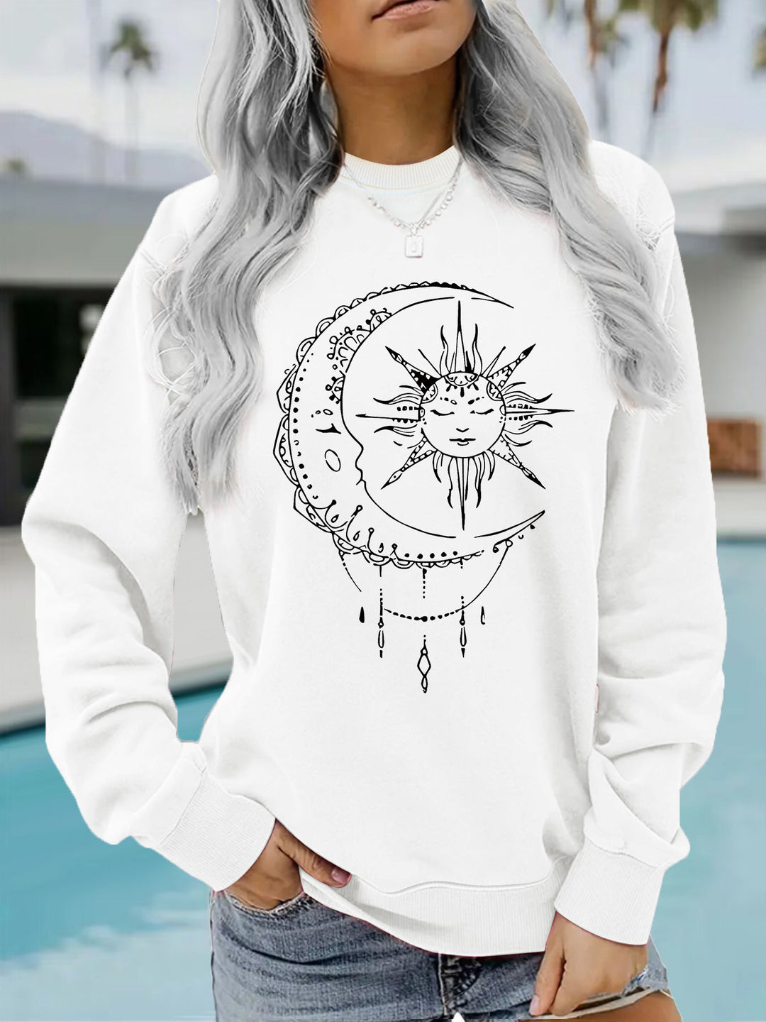 Kvinnors sweatshirt med konstnärlig sol- och måndesign Mirla-Eva Jonsson