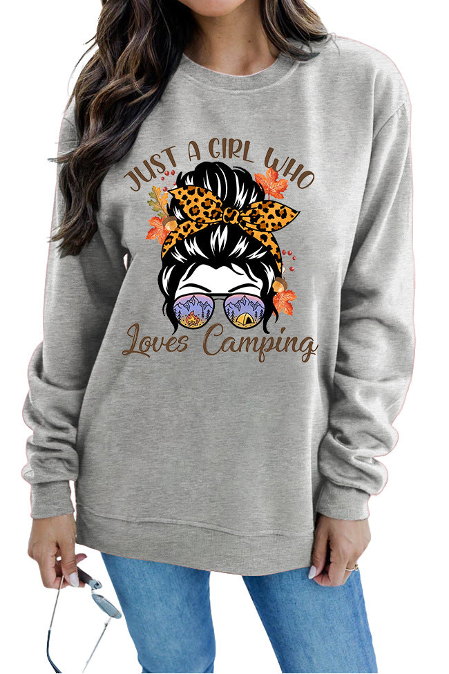 Kvinnors sweatshirt med konstnärligt campingmotiv Mirla-Eva Jonsson