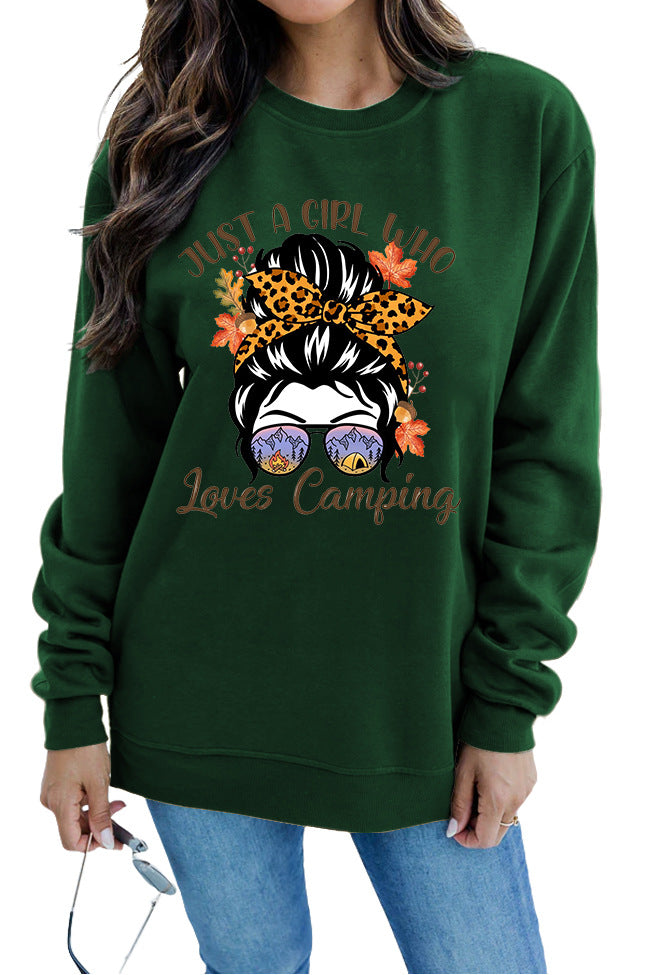Kvinnors sweatshirt med konstnärligt campingmotiv Mirla-Eva Jonsson