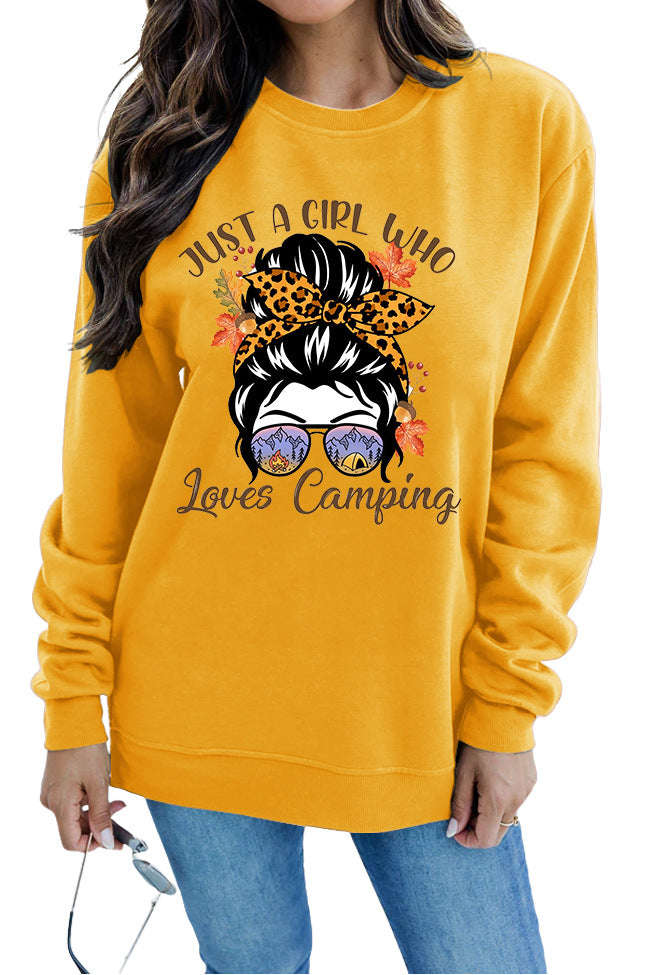 Kvinnors sweatshirt med konstnärligt campingmotiv Mirla-Eva Jonsson