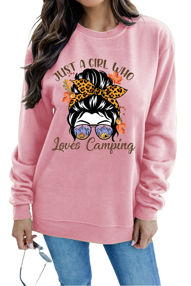Kvinnors sweatshirt med konstnärligt campingmotiv Mirla-Eva Jonsson