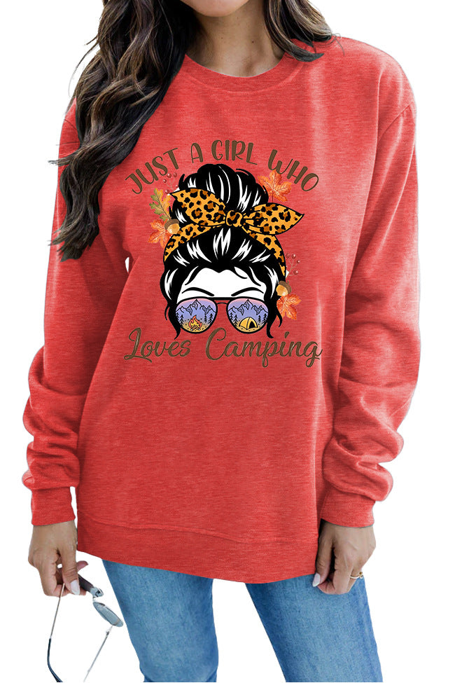 Kvinnors sweatshirt med konstnärligt campingmotiv Mirla-Eva Jonsson