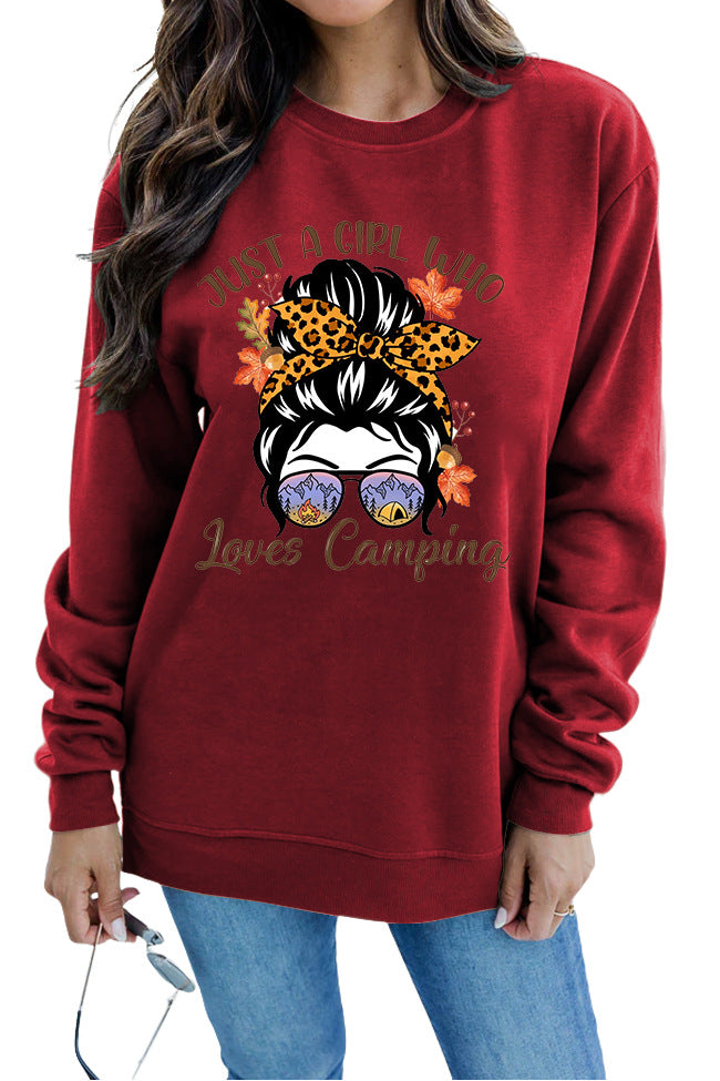 Kvinnors sweatshirt med konstnärligt campingmotiv Mirla-Eva Jonsson