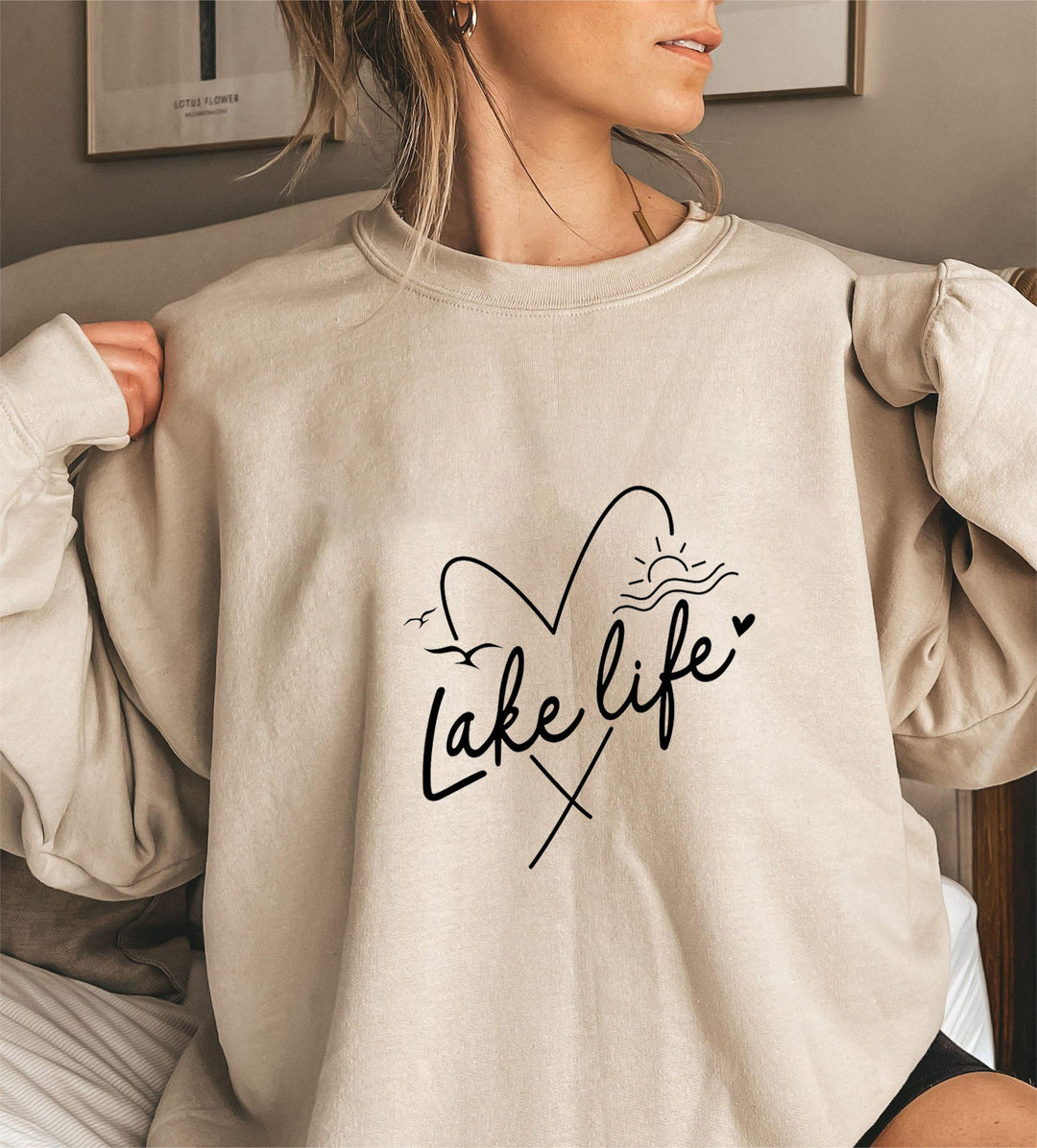 Kvinnors sweatshirt med korta ärmar och hjärtmotiv Mirla-Eva Jonsson