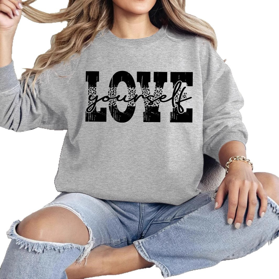 Kvinnors sweatshirt med kreativ LOVE bokstavering och avslappnad passform Mirla-Eva Jonsson