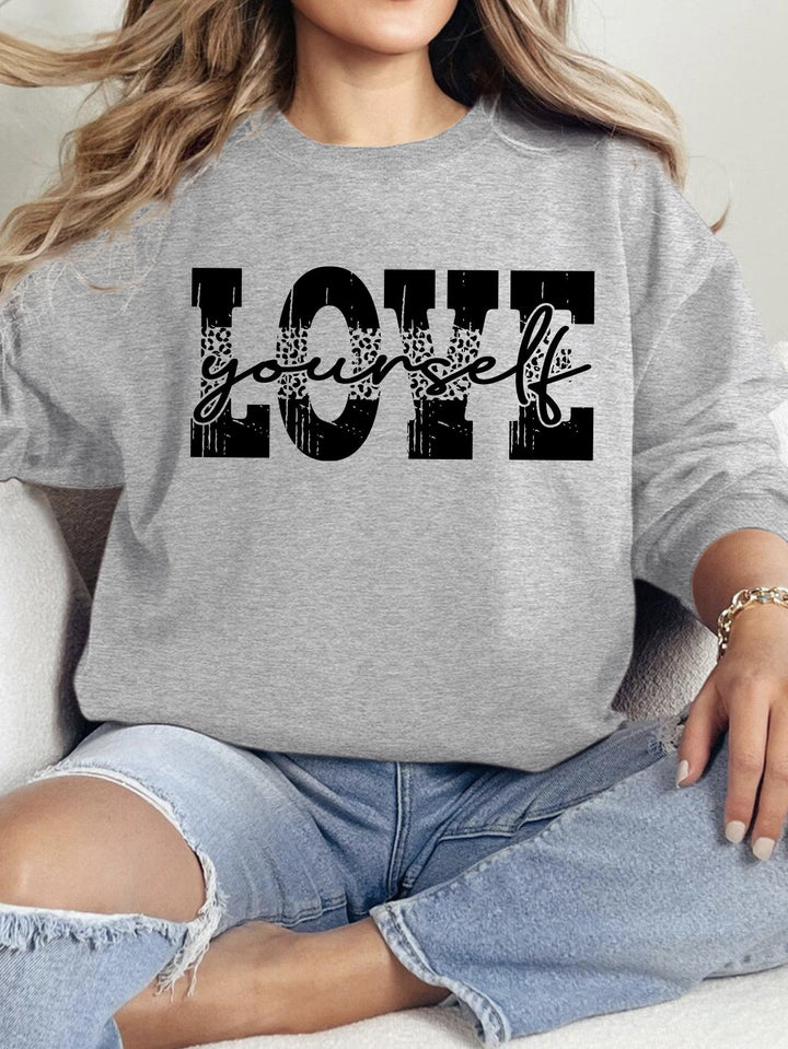 Kvinnors sweatshirt med kreativ LOVE bokstavering och avslappnad passform Mirla-Eva Jonsson