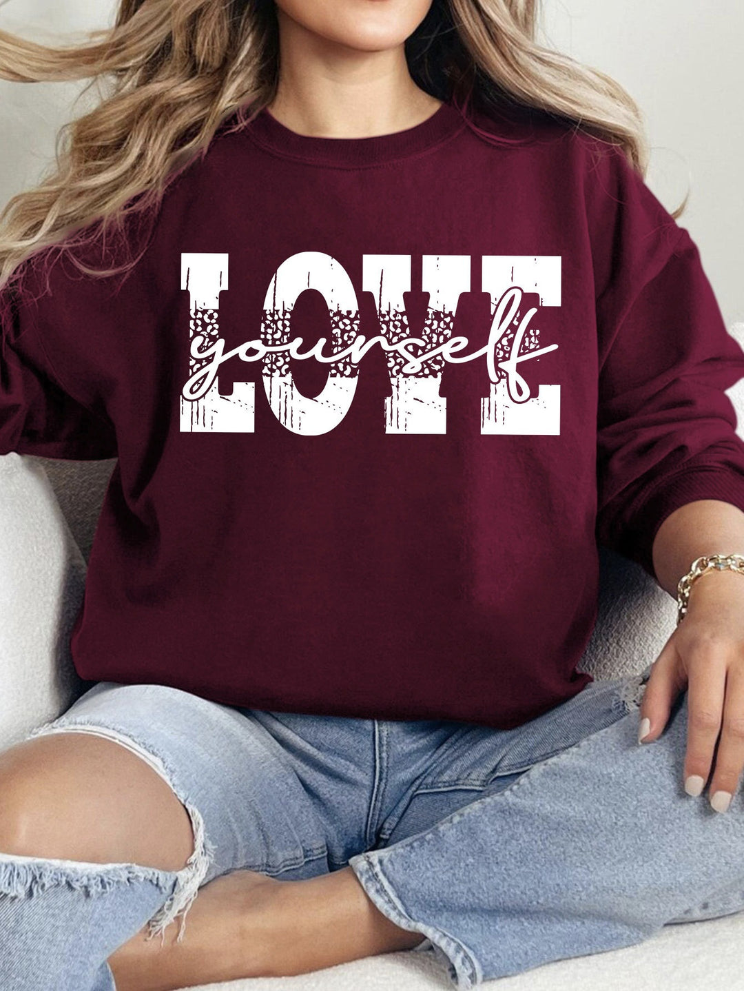 Kvinnors sweatshirt med kreativ LOVE bokstavering och avslappnad passform Mirla-Eva Jonsson