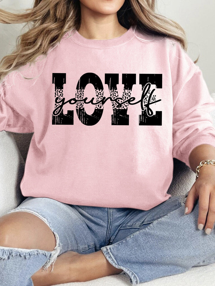 Kvinnors sweatshirt med kreativ LOVE bokstavering och avslappnad passform Mirla-Eva Jonsson