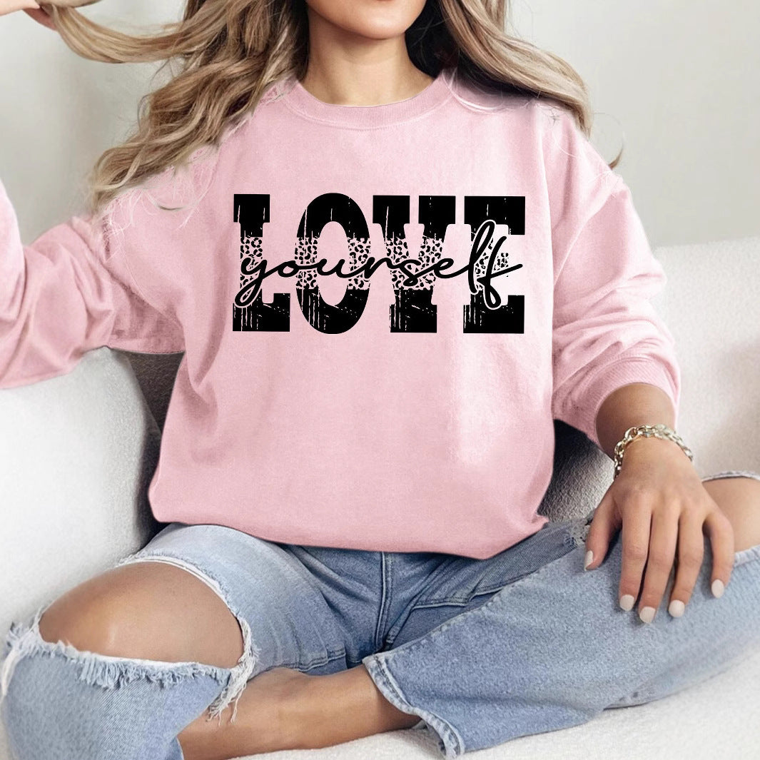 Kvinnors sweatshirt med kreativ LOVE bokstavering och avslappnad passform Mirla-Eva Jonsson