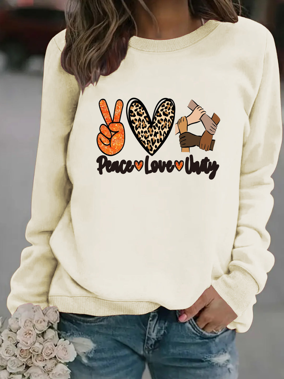 Kvinnors sweatshirt med kreativ Peace, Love & Unity design Mirla-Eva Jonsson