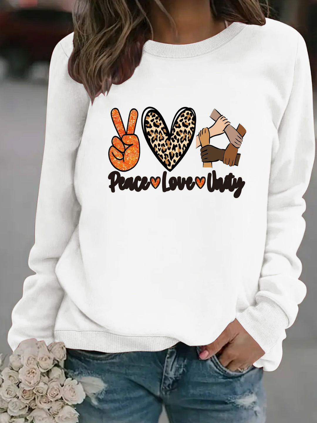 Kvinnors sweatshirt med kreativ Peace, Love & Unity design Mirla-Eva Jonsson