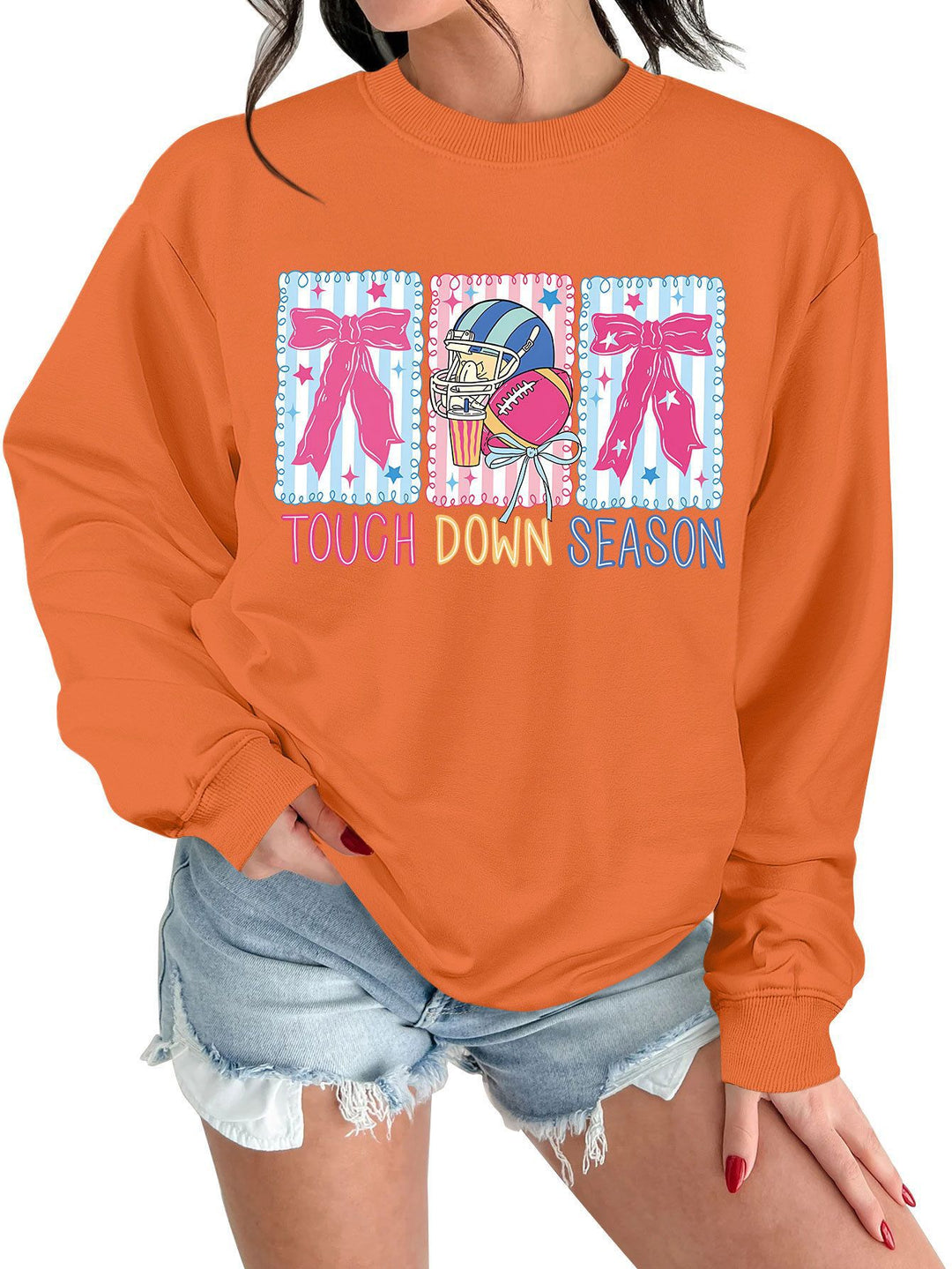 Kvinnors sweatshirt med kreativ fotbollsmotiv och avslappnad passform Mirla-Eva Jonsson