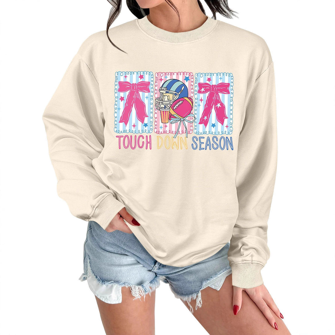Kvinnors sweatshirt med kreativ fotbollsmotiv och avslappnad passform Mirla-Eva Jonsson