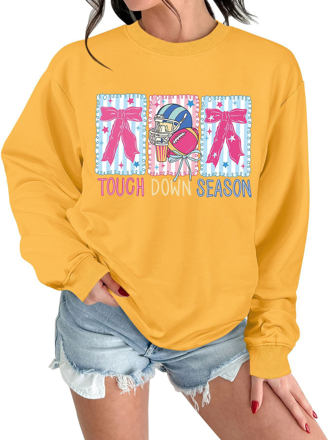 Kvinnors sweatshirt med kreativ fotbollsmotiv och avslappnad passform Mirla-Eva Jonsson